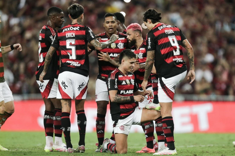 Luiz-Araujo-e-Pedro-Gilvan-de-Souza-CRF Líder do Brasileirão após aplicar 5 a 0 no Fortaleza, Flamengo foca agora no Mundial