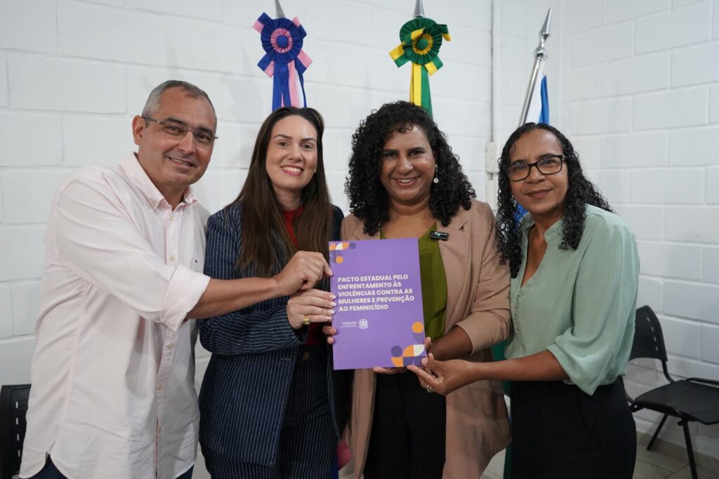 Pacto-da-Mulher-assinado-PMSM-com-Talita-e-Raquel--1024x682 Violência contra a mulher: “O grito às vezes é na casa do vizinho”