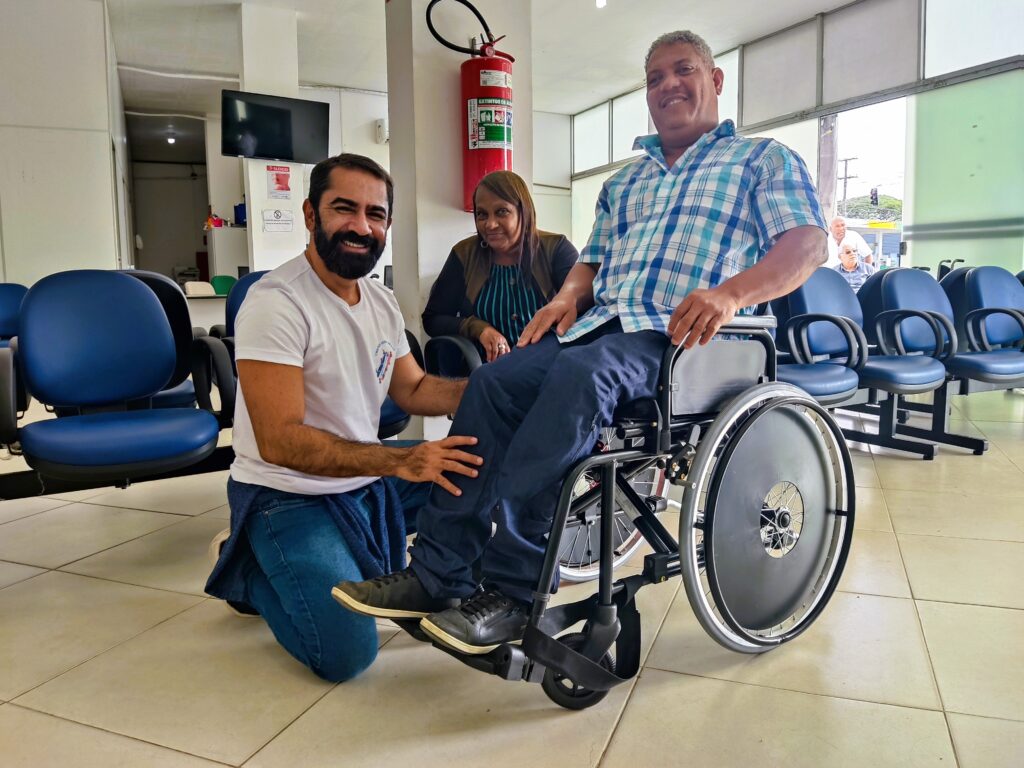 Cadeira-de-rodas-1024x768 Crefes entrega cadeiras de rodas, órteses e próteses em São Mateus