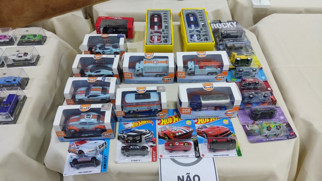 Colecionadores-de-miniaturas-26-07-2025-HWSC-11-1024x576 Miniaturas sobre rodas: exposição de carros encanta público em shopping de São Mateus