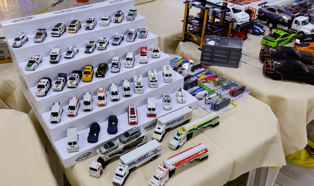 Colecionadores-de-miniaturas-26-07-2025-HWSC-12-1024x607 Miniaturas sobre rodas: exposição de carros encanta público em shopping de São Mateus