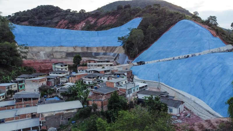 EStabilizacao-de-encosta-em-Muniz-Freire-Rodrigo-Zaca-Govero-ES Governo já garantiu mais de R$ 400 milhões para municípios enfrentarem efeitos extremos do clima