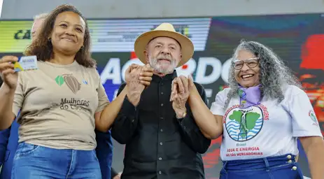 Lula-com-Ana-Paulo-RIcardo-Stuckert-PR Lula anuncia R$ 3,7 bi para atingidos por lama da barragem em Mariana