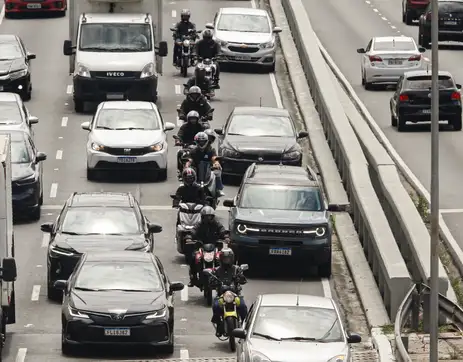 Motos-no-corredor-Paulo-Pinto-ABr Moto cresce como opção perigosa para quem teve mobilidade negada