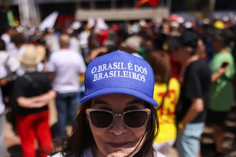 Grito-dos-Excluidos-em-Brasilia-Marcelo-Camargo-ABr Brasileiros celebram soberania; Curupira e Zé Gotinha desfilaram
