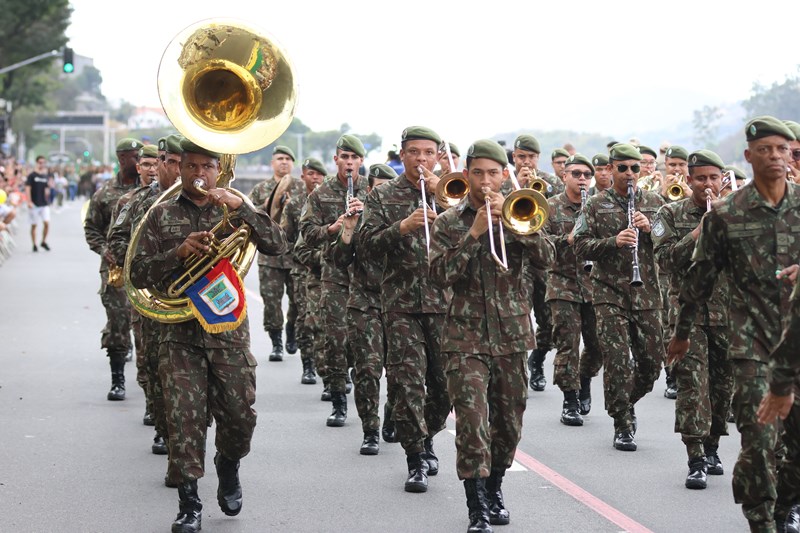 Militares-no-desfile-Mateus-Fonseca-Governo-ES No Dia da Pátria, Casagrande defende instituições fortes para superar desafios