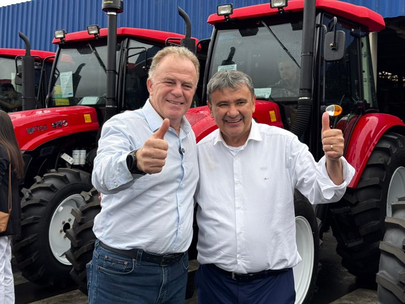Casagrande-LJr.-e-Zaca-Governo-ES Casão e Ricardo entregam máquinas para fortalecer a agricultura capixaba