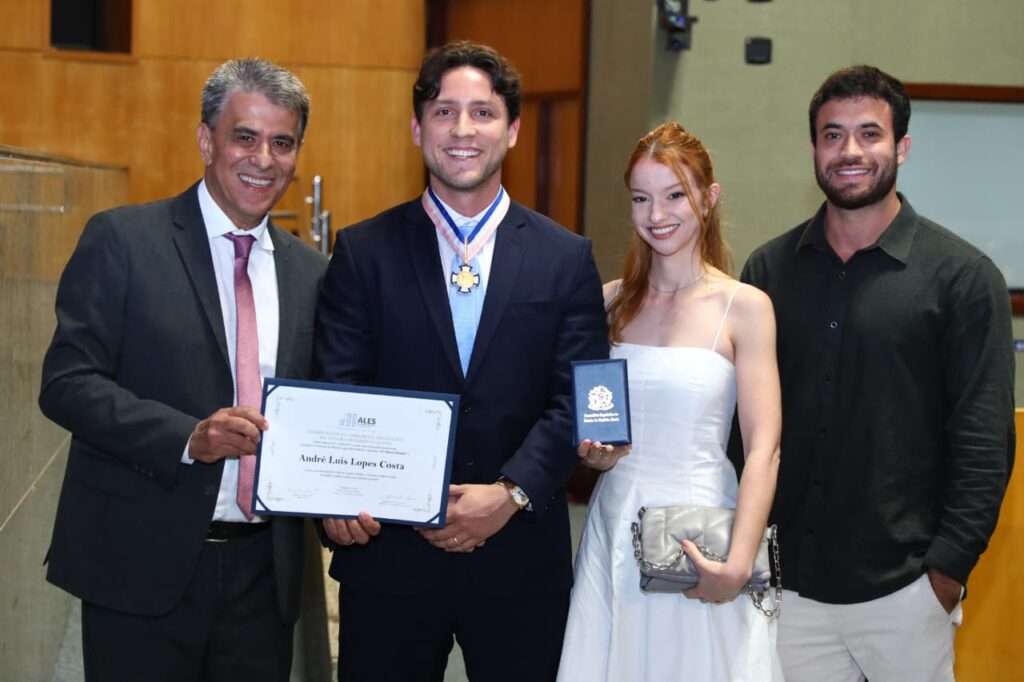 Jose-Esmeraldo-medicos-Divulgacao-14-1024x682 Assembleia Legislativa homenageia médicos com comenda e debate desafios da profissão