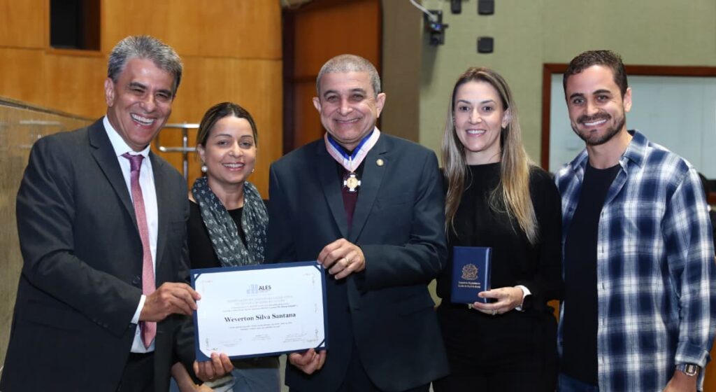 Jose-Esmeraldo-medicos-Divulgacao-18-e1760669026611-1024x560 Assembleia Legislativa homenageia médicos com comenda e debate desafios da profissão