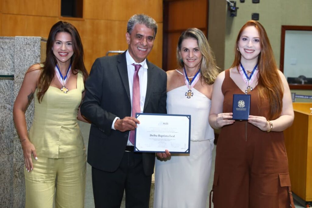 Jose-Esmeraldo-medicos-Divulgacao-2-1024x683 Assembleia Legislativa homenageia médicos com comenda e debate desafios da profissão