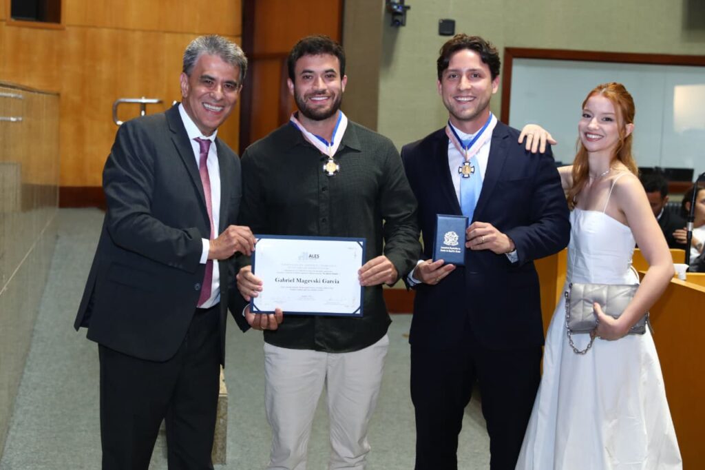 Jose-Esmeraldo-medicos-Divulgacao-3-1024x682 Assembleia Legislativa homenageia médicos com comenda e debate desafios da profissão