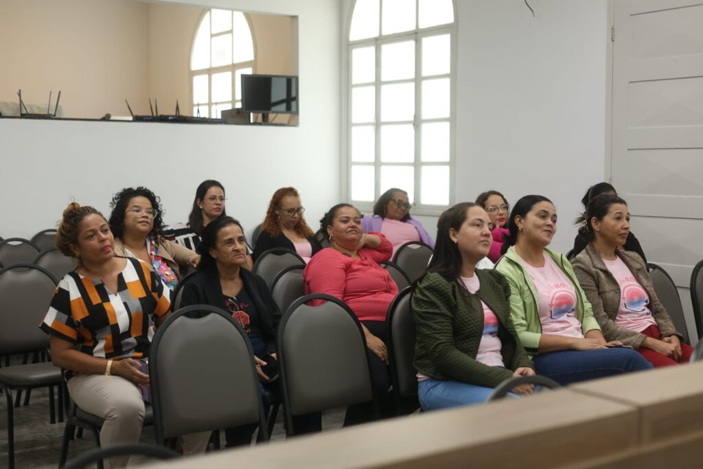Publico-nas-novas-cadeiras-1024x683 Parlamento de São Mateus testa sistema eletrônico de votação