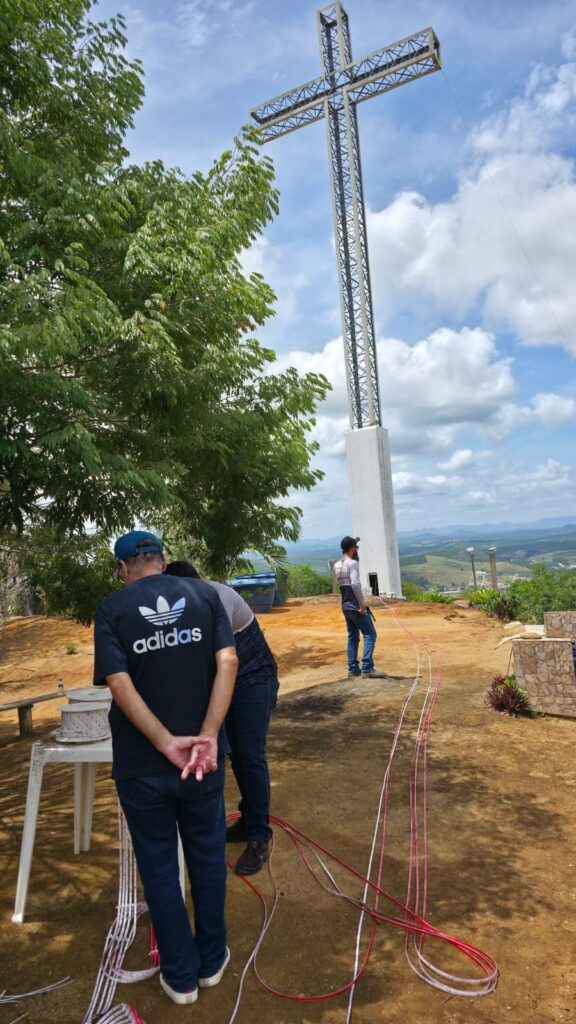 Cruzeiro-em-Vila-Valerio-iluminacao-4-576x1024 Cruzeiro de Vila Valério recebe moderno sistema de iluminação e ganha novo brilho no horizonte