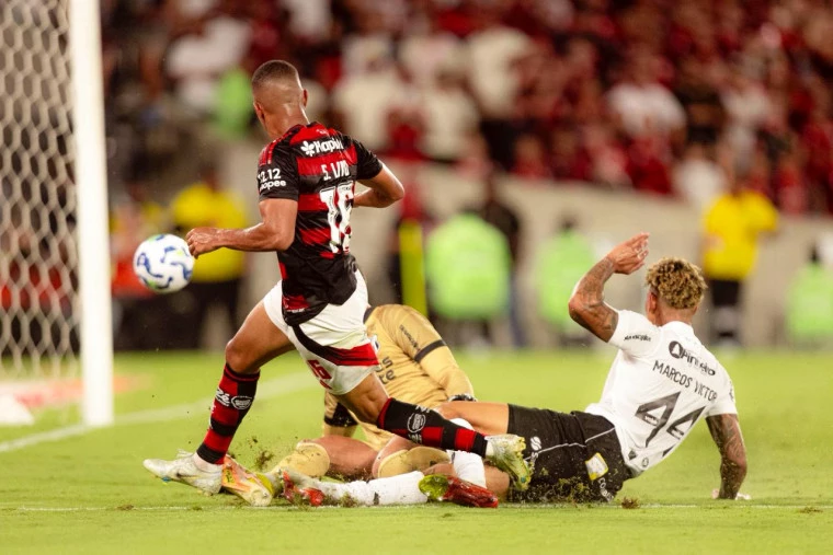 Gol-de-Samuel-Lino-Adriano-Fontes-CRF-1 Uma vez, Flamengo... Nove vezes, Flamengo!