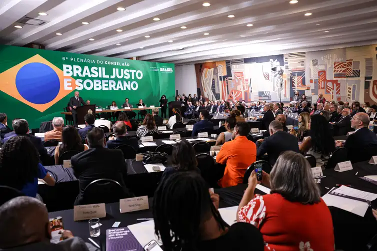 Lula-no-Conselhao-Marcelo-Camargo-ABr-plenaria No Conselhão, Lula pede fim da escala 6x1 e ações contra o feminicídio