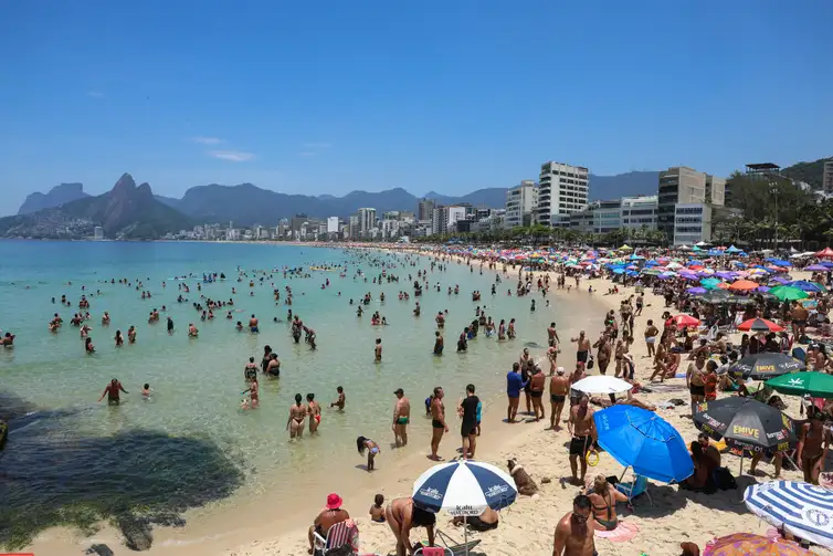 Praia-RJ-Tomaz-Silva-ABr Corpo humano não funciona como deveria em temperatura acima de 35°C