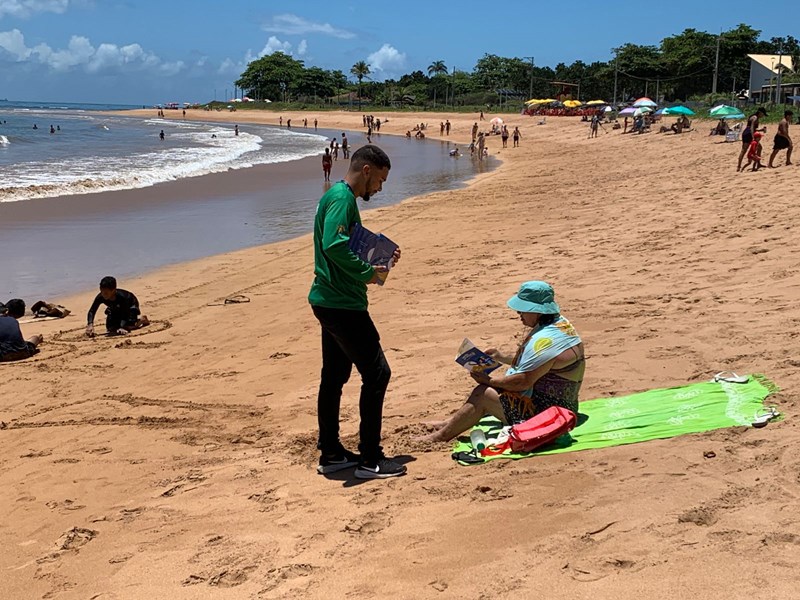 Procon-em-Manguinhos-Divulgacao-3 Operação Verão: Procon Estadual fiscaliza e orienta consumidores e comerciantes