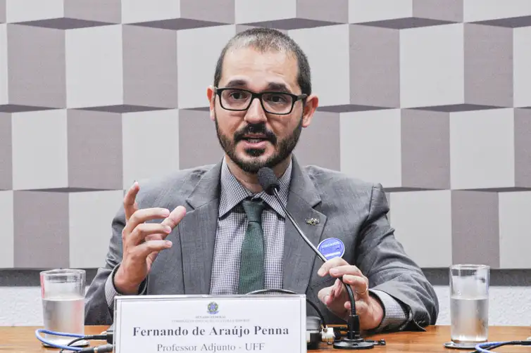 professor_fernando_penna-Edilson-Rodrigues-Agencia-Senado Violência e censura afetam nove em cada dez professores brasileiros