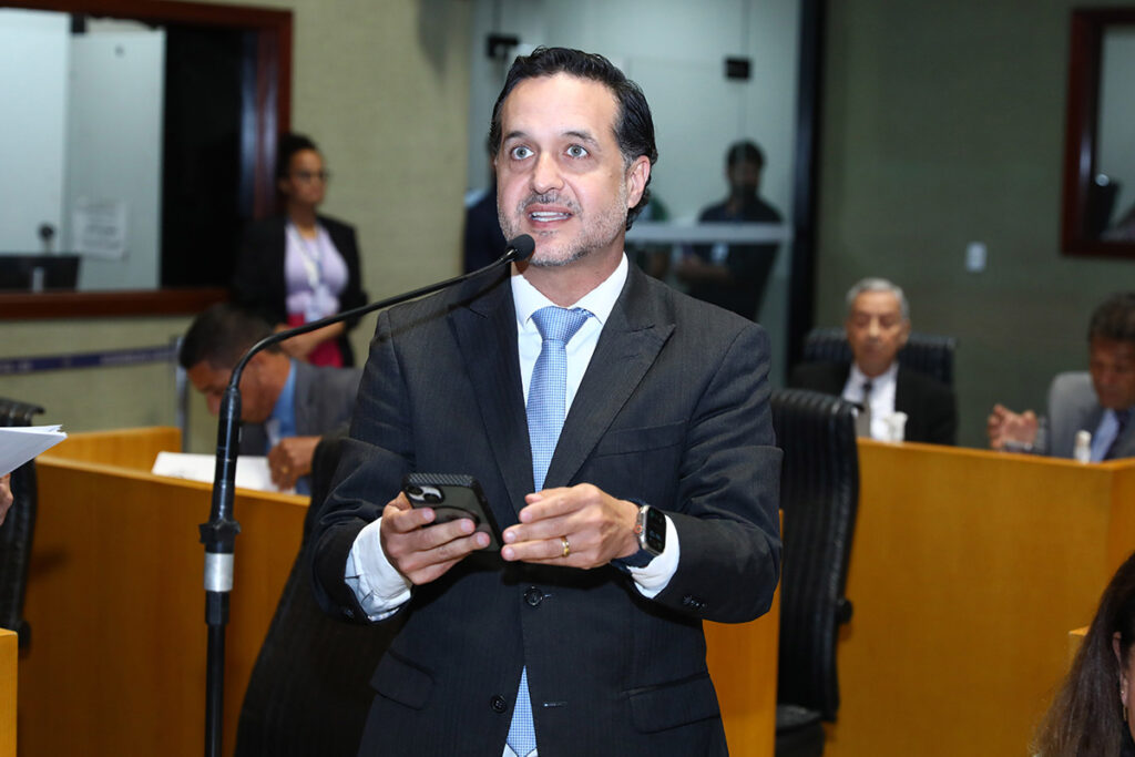 Gandini-2025-Lucas-S-Costa-Ales-1024x683 É lei: estabelecimento veterinário deve alertar casos de maus-tratos
