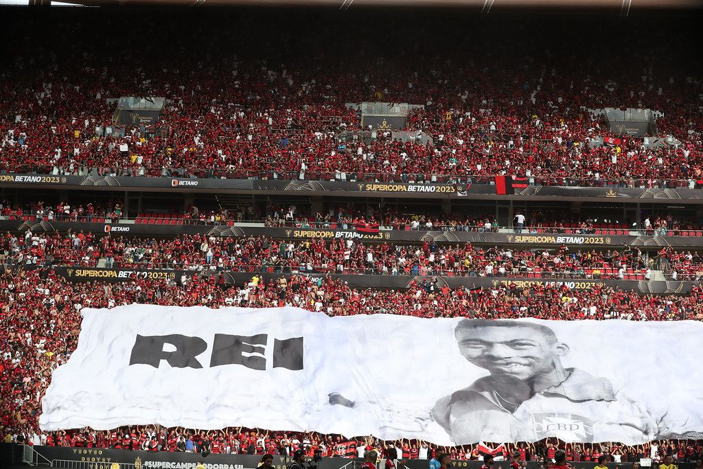 Bandeirao-do-Pele-Supercopa-Bruno-Spada-CBF Duelo de gigantes no Mané Garrincha