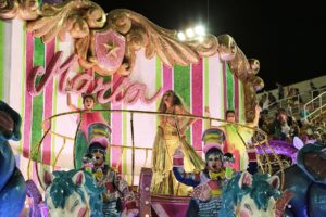 Carnaval-2016-Mangueira-Liesa-Fat-Press-1-1-300x200-1 De Bethânia a Laíla: os desfiles que marcaram os últimos títulos do Grupo Especial