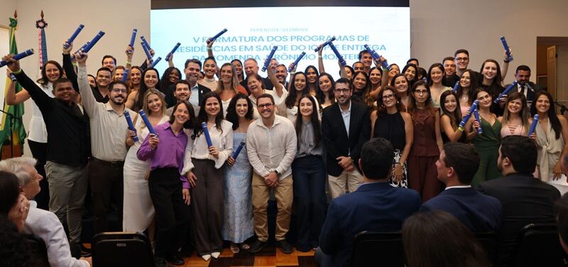 Formandos-residentes-ICEPi-Helio-Filho-Governo-ES-2-e1772243548553 Governo capixaba concede maior honraria à pesquisadora da polilaminina