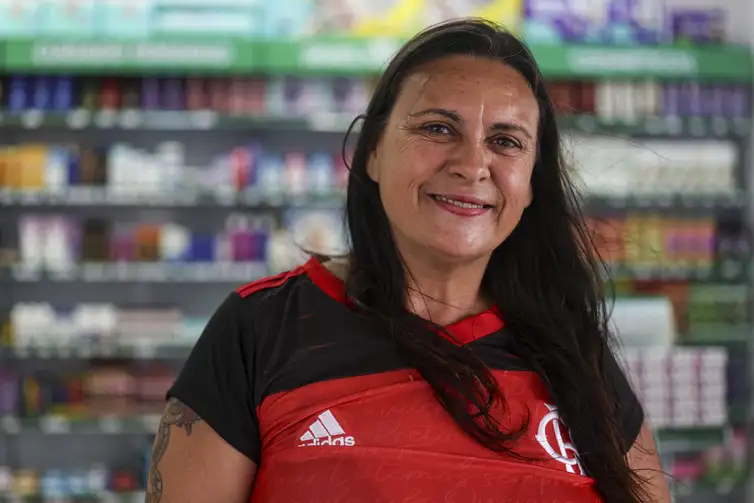 Renata-Correa-trabalhadora-comerciaria-Marcelo-Camargo-ABr Imposto de Renda zero para quem ganha até R$ 5 mil vale nos salários pagos este mês