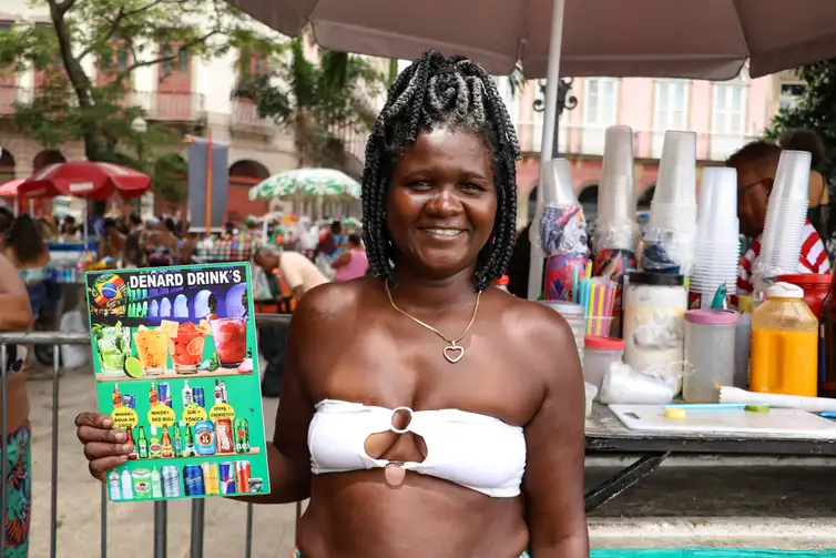Vendedora-Jaquelin-dos-Santos-Pereira-Tomaz-Silva-ABr Retorno de investimento em carnaval é maior que em áreas da indústria