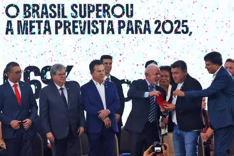 Lula-Alfabetizacao-Valter-Campanato-ABr-2 Brasil atinge meta com 66% das crianças alfabetizadas em idade certa