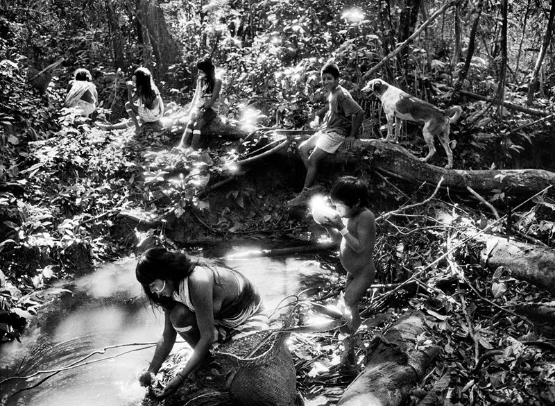 Indigenos-Marubo.-Vale-do-Javari-Estado-do-Amazonas-Brasil-1998-©-Sebastiao-Salgado Exposição ‘Amazônia’, de Sebastião Salgado, chega ao Espírito Santo