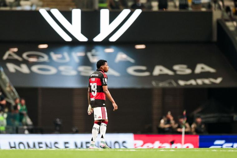 Plata-marca-na-MRV-Gilvan-de-Souza-CRF Na sétima vitória seguida, Flamengo esmaga o Galo em baile na Arena MRV