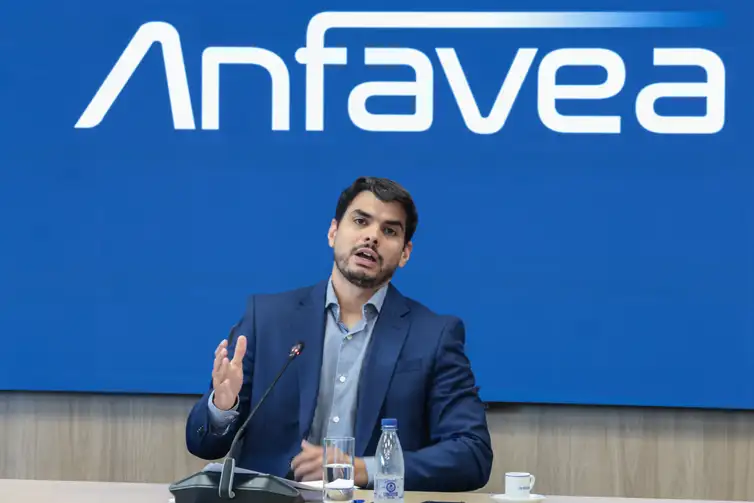 Igor-Calvet-Anfavea-Paulo-Pinto-ABr Produção de veículos cresce 2,4% em abril, diz Anfavea