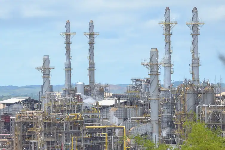 Refinaria-Abreu-Lima-Petrobras-Fabio-Rodrigues-Pozzebom-Abr Refinarias da Petrobras operam com mais de 100% de capacidade; entenda