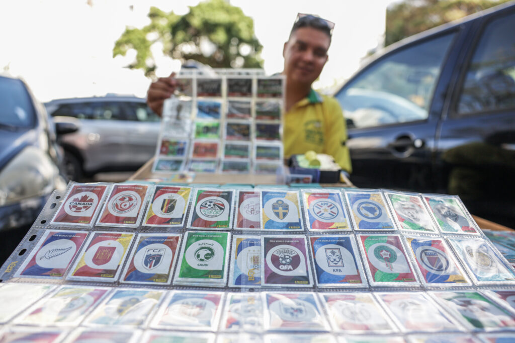 0d4a8823-1024x683 Troca de figurinhas pode atenuar alto custo do álbum da Copa do Mundo