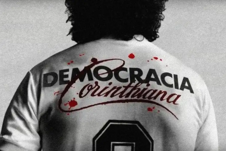 Camisa-Corinthians-Democracia-Corinthians-Divulgacao Prefeito de Nova York exalta Sócrates e mobilização social no futebol