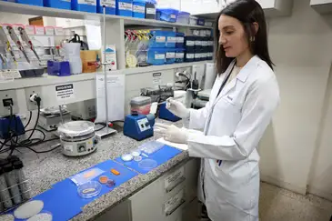 Carne-Naiara-Silva-Valter-Campanato-ABr Carne de laboratório: conheça a técnica desenvolvida pela Embrapa