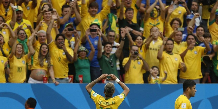 Copa-2014-Brasil_x_Camaroes-Neymar-Rafael-Ribeiro-CBF-2 Brasil nas Copas: 2014, Seleção avança até a semifinal