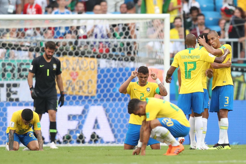Copa-2018-jogadores-comemoram-Lucas-Figueiredo-CBF-2 Brasil nas Copas: 2018, em sexto lugar