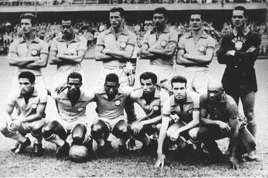 Copa-58-Brasil-formado-Arquivo-Nacional-Correio-da-Manha-1024x681 Brasil nas Copas: 1958, Pelé brilha e Seleção é campeã