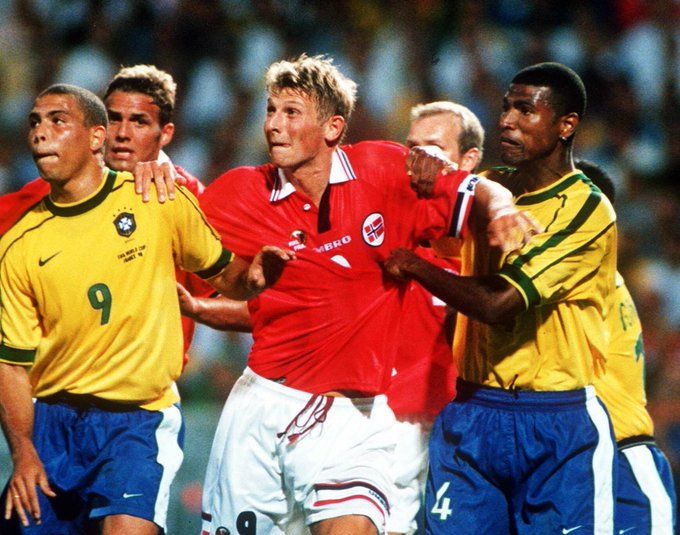 Copa-98-Ronaldo-e-Junior-Baiano-contra-os-noruegueses-Acervo-CBF-2 Brasil nas Copas: 1998, de novo em mais uma final