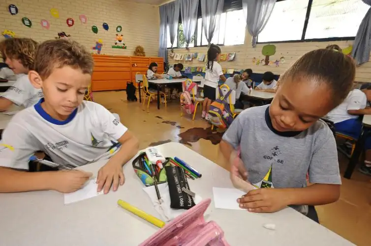 Estudantes-Arquivo-ABr Censo Escolar: Brasil reduz índices de reprovação, abandono e atraso
