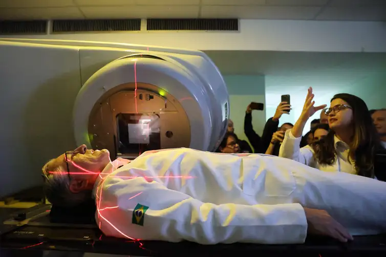 Padilha-na-radioterapia-Rovena-Rosa-Agencia-Brasil Hospital universitário no Rio inaugura era de UTIs Inteligentes no SUS