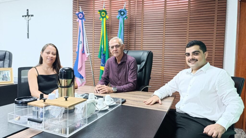 4915941171423546597-1024x574 “Eu quero ver o meu povo do interior feliz”, diz Segantini, no primeiro dia como prefeito