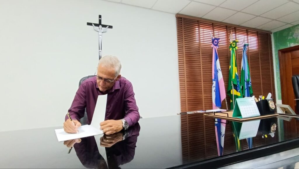 4915941171423546599-1024x578 “Eu quero ver o meu povo do interior feliz”, diz Segantini, no primeiro dia como prefeito