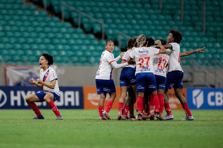 Bahia-comemora-Leticia-Martins-EC-Bahia Ferroviária e Bahia se classificam às quartas do Brasileirão Feminino