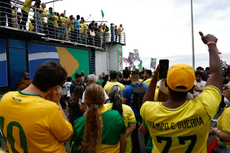 Flavio-Bolsonaro-Fernando-Frazao-ABr Presidenciáveis iniciam campanha presidencial em redutos eleitorais