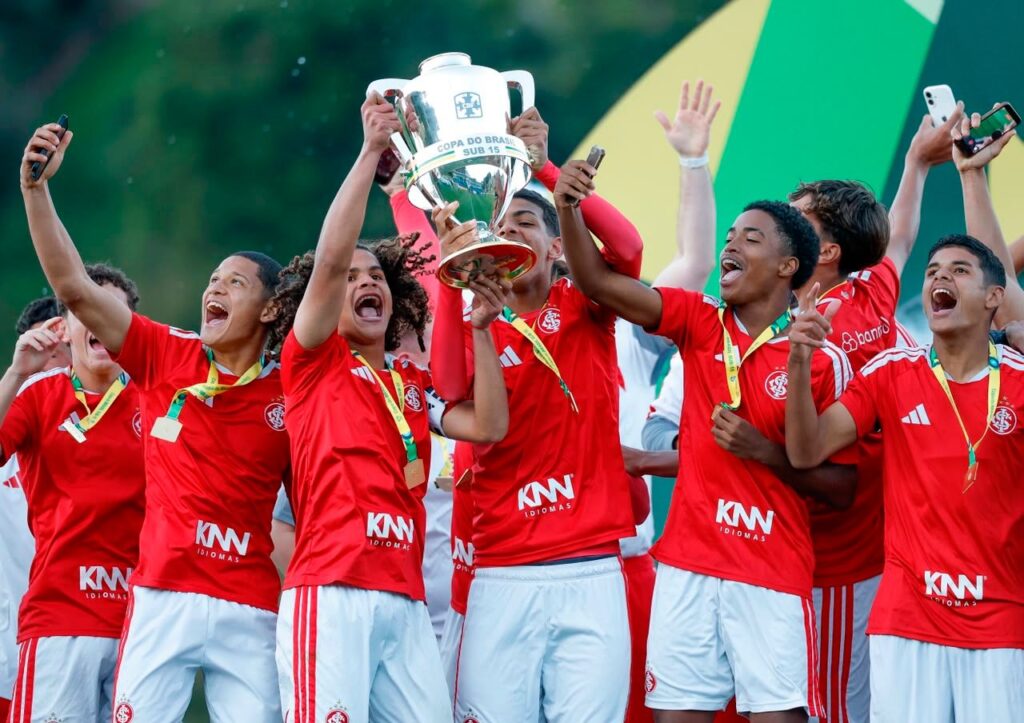 Inter-campeao-sub-15-Rafael-Ribeiro-CBF-2-1024x723 Internacional é campeão da 1ª Copa do Brasil Sub-15