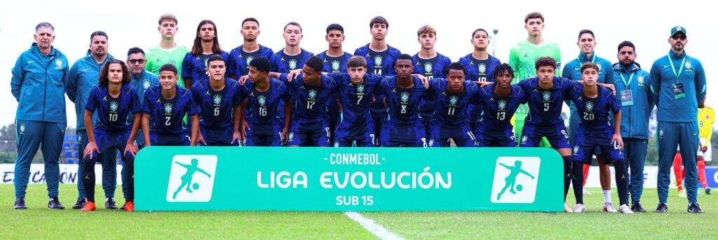 Brasil-Sub-15-Diana-Carrillo-Staff-Images-CBF-posada-scaled-e1788954028561-1024x343 Seleção Sub-15 estreia com vitória sobre a Colômbia