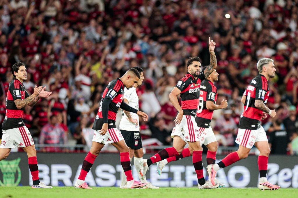 Flamengo-vence-Corinthians-Gilvan-de-Souza-CRF-1-1024x682 Bruno Henrique garante Flamengo na liderança do Brasileirão