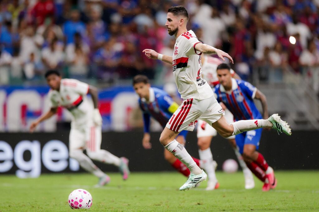 Jorginho-contra-Bahia-Gilvan-de-Souza-CRF-1024x682 Com golaço de Paquetá, Flamengo vence e segue líder do Brasileirão